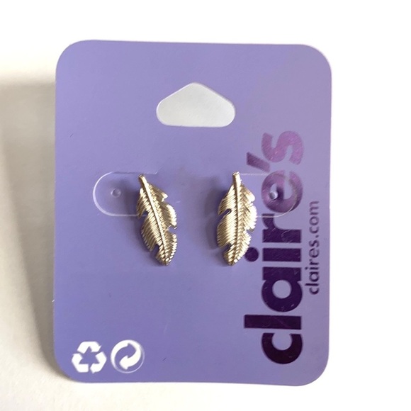 Claire’s Lot of (2) pairs of earrings, NWT
- In Original Sealed Packagin… - Picture 5 of 6